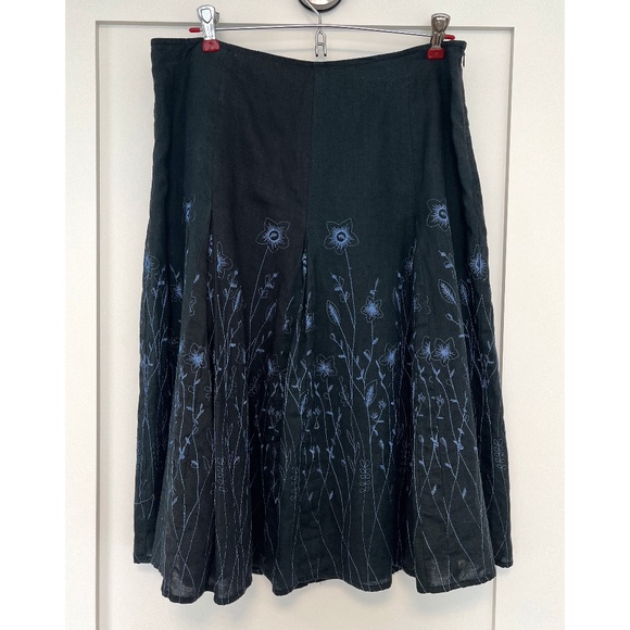 Anne Carson Black Linen Pleated Boho Midi Skirt with Floral Embroidery - Picture 1 of 8